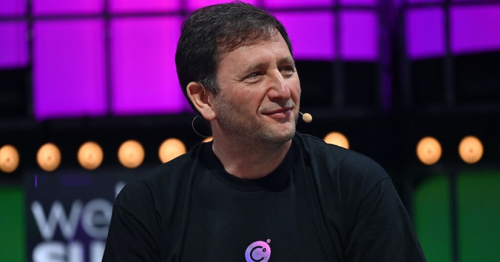 El CEO de Celsius, Alex Mashinsky, renuncia a su cargo Renuncia el CEO de Celsius, Alex Mashinsky